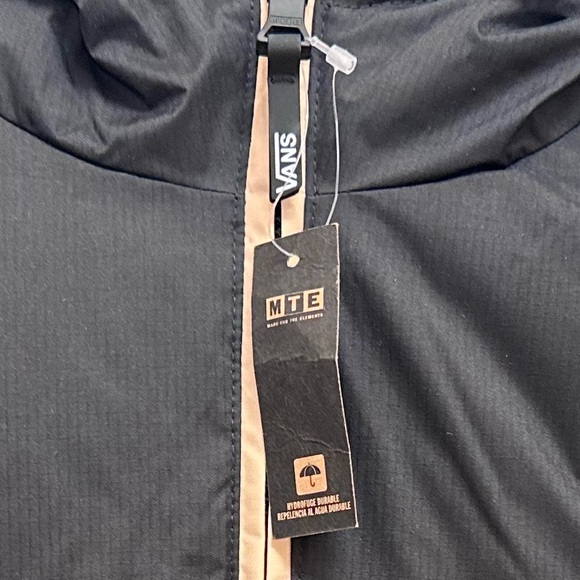 Vans Mountain jacket- this did not fit me when it arrived, still has tags - Picture 13 of 15